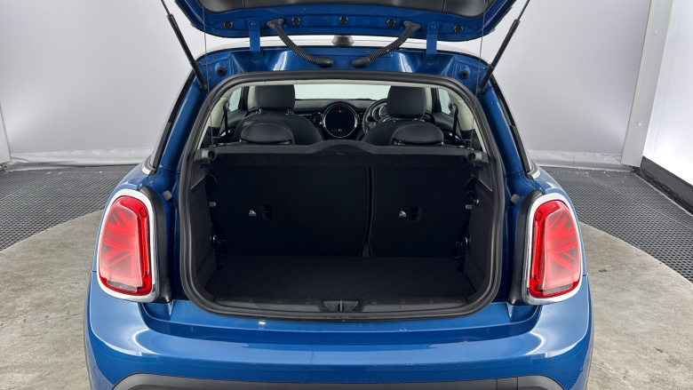 MINI Hatchback 1.5 Cooper Classic 3dr Auto Petrol Hatchback